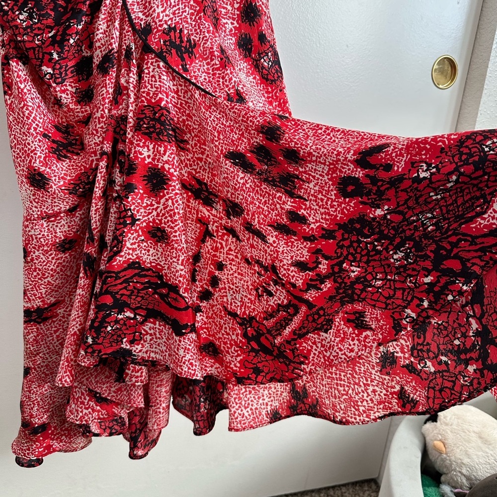 Elegant Asymmetrical Red and Black Dress - Picture 8 of 16